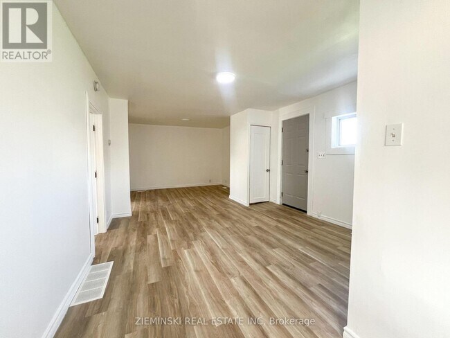 Photo du bâtiment - A - 310 NINTH AVENUE