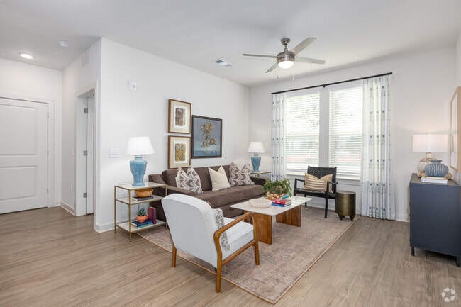 2BR, 2BA - 992SF - Living Room - Walton Trail