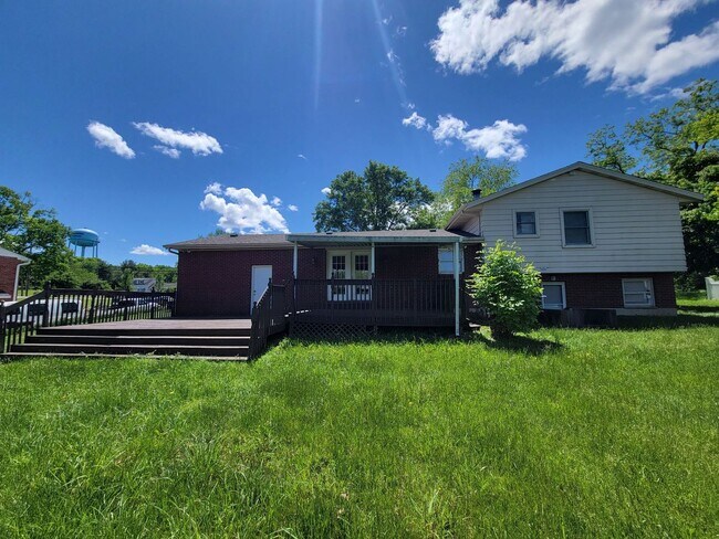 Building Photo - 1194 Beissinger Rd 3BR/2.5BA (Hanover Twp)
