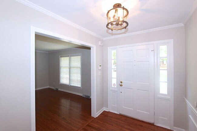 Building Photo - Spacious Home On A Beautiful Lot!