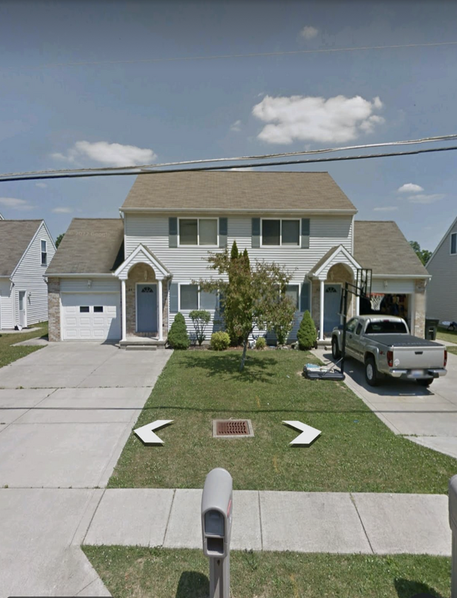 Primary Photo - 44 Sunset Rd N