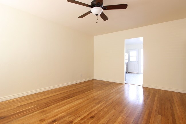 Foto del edificio - 4830 Jumano Ave