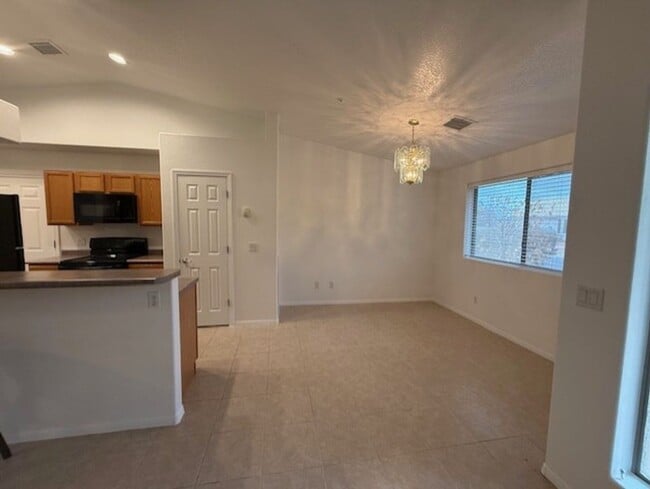 Foto del edificio - 2 Bedroom 2 Bath Contact Property Pros 928-634-7710