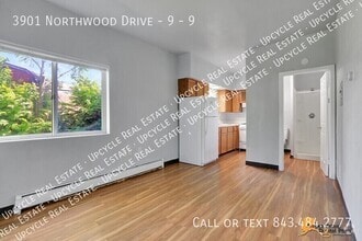Building Photo - 3901 Northwood Dr