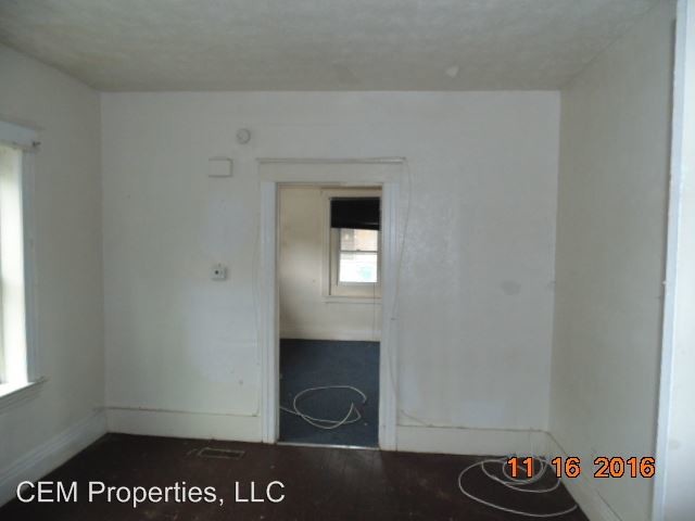Building Photo - 25 Watkin Ter