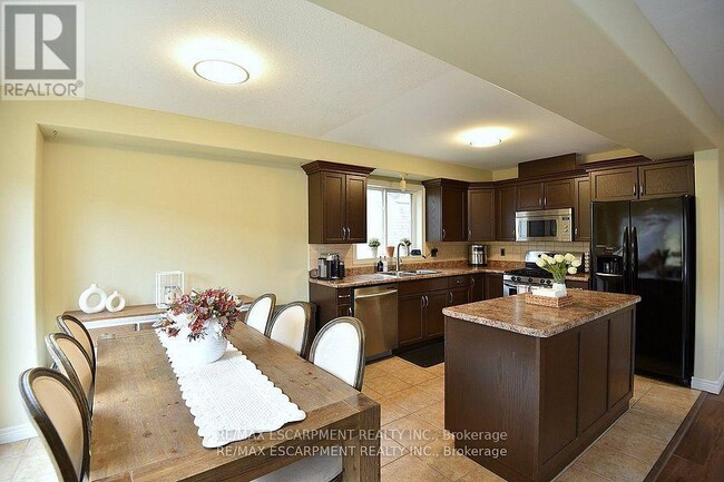 Building Photo - 47 Plum Tree Ln