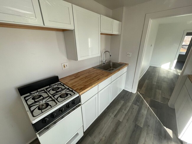 Photo - 306 E Hillsdale St Apartment