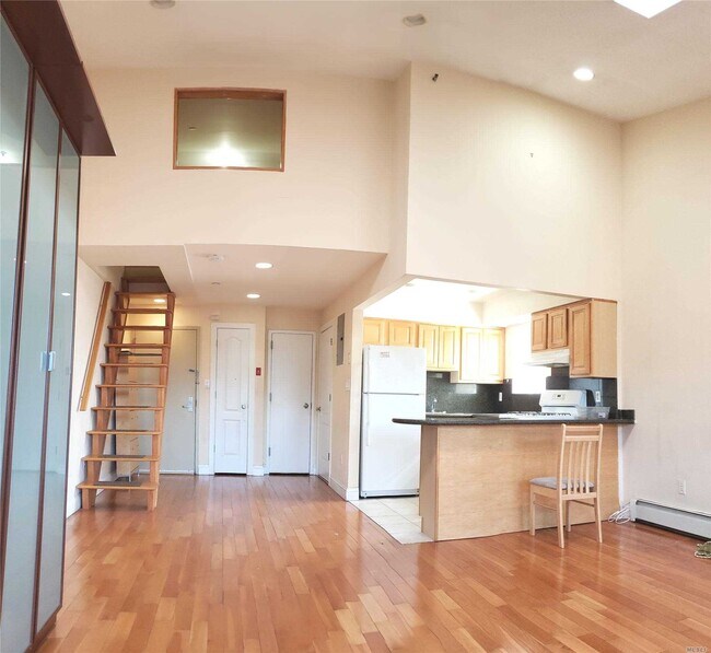 Foto del edificio - 83-71-83116 116th St