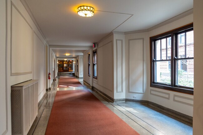 Foto del edificio - 7631 N Eastlake Terrace
