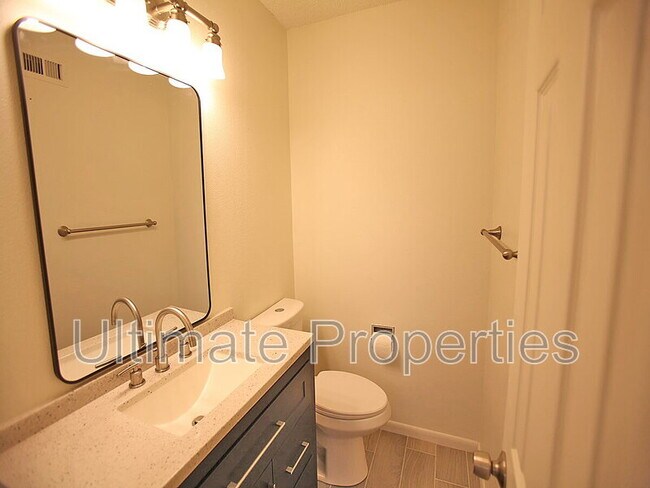 Building Photo - 1734 W Tuckey Ln