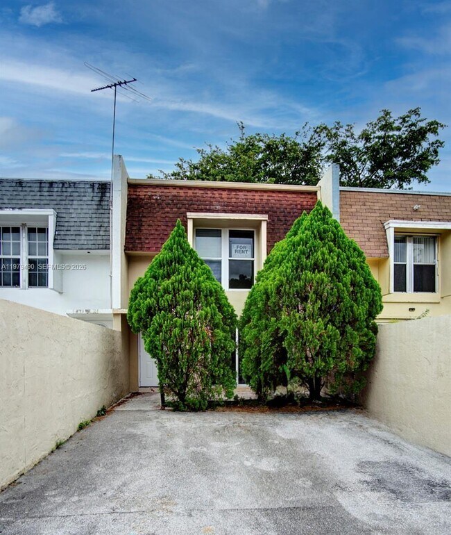 Foto del edificio - 6252 Highland Ct