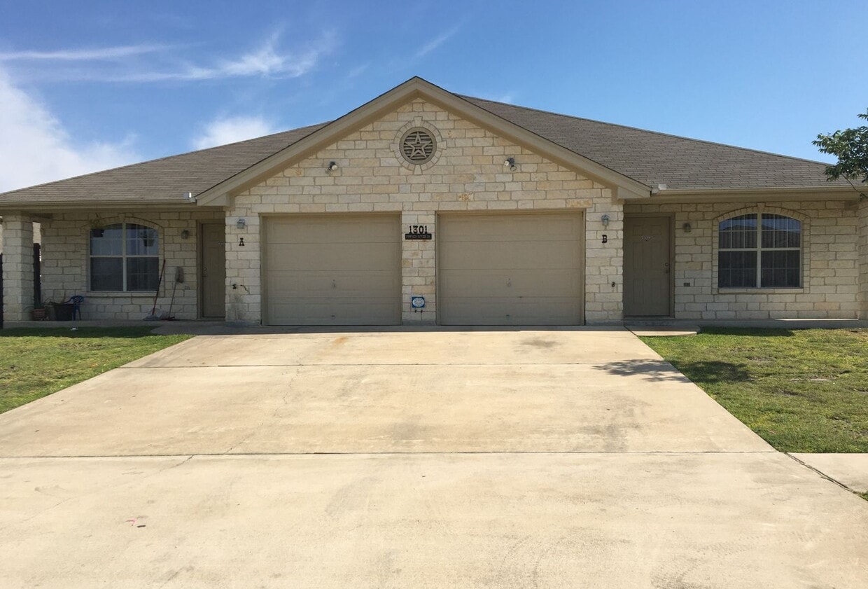 Primary Photo - 1301 Powder River Dr