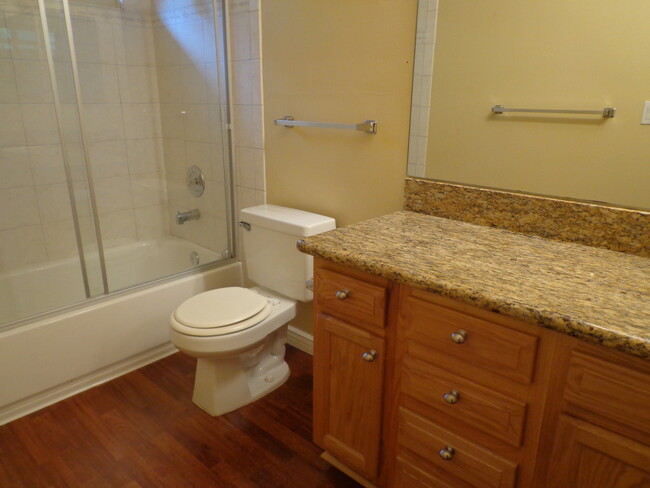 Building Photo - 1 bedroom Condo located in the highly desi...