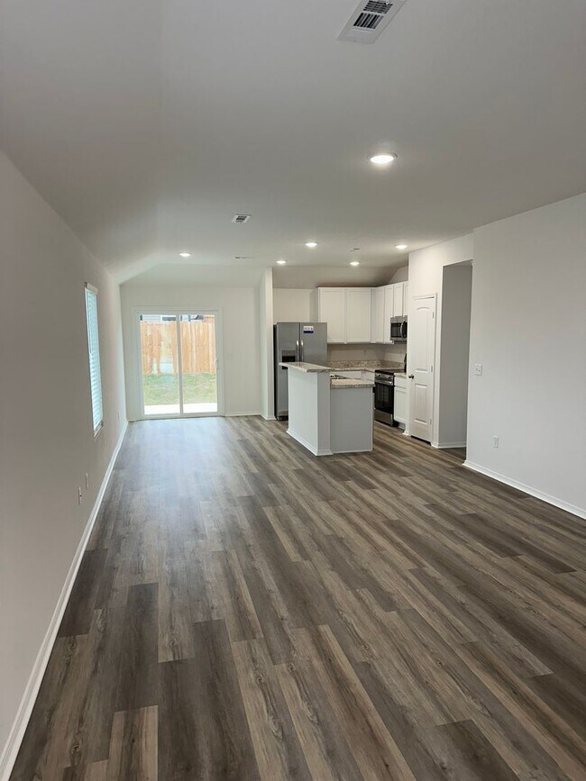 Foto del edificio - NEW Three Bedroom | Two Bath Home in White...