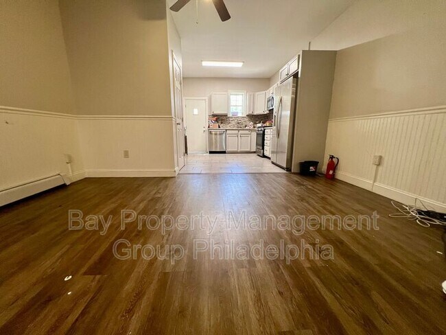 Building Photo - 6241 Larchwood Ave