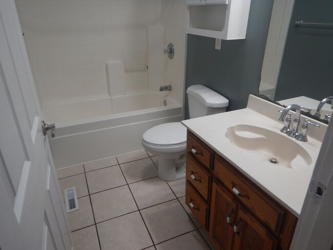 Foto del edificio - 3 Bedroom 2 Bath house on level lot. Pet Friendly