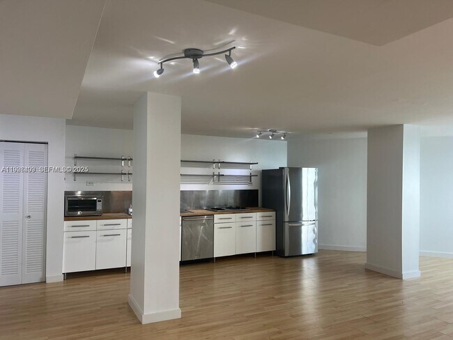 Foto del edificio - 7135 Collins Ave