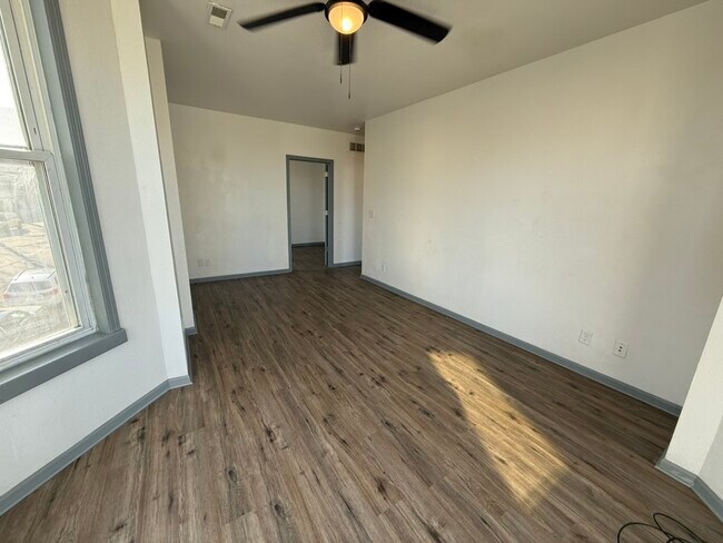 Building Photo - 1501 Central Ave