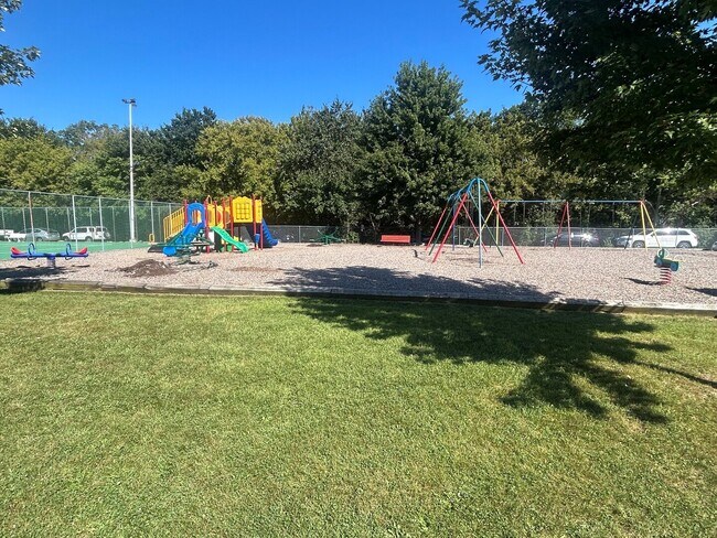 Building Photo - 9416 Bay Colony Dr