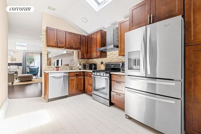 Building Photo - 334 77th St