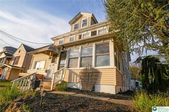 Building Photo - 628 Coal St