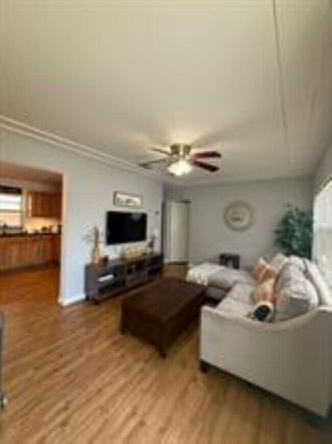 Foto del edificio - 541 NE 58th Ct