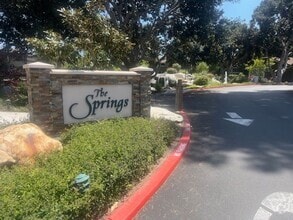 Building Photo - 157 Streamwood