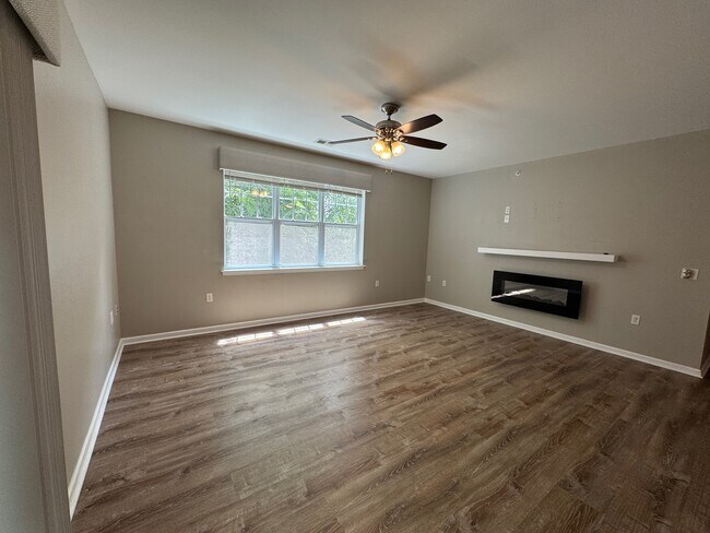 Foto del edificio - 900 Southmoor Dr
