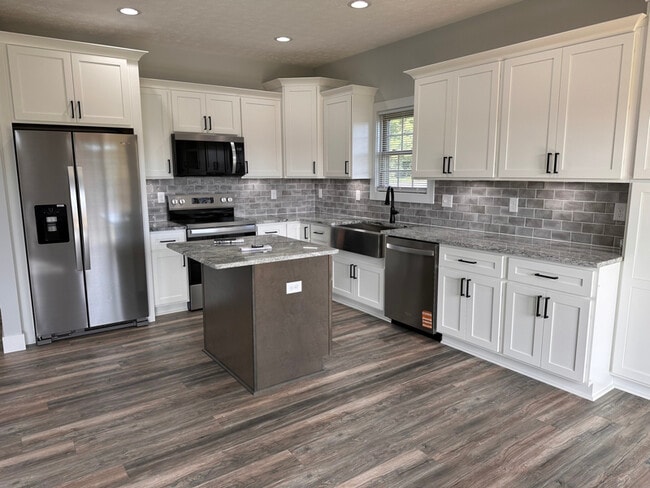 Foto del edificio - 824 Otter Creek Rd