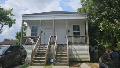Building Photo - 8922 Stroelitz St
