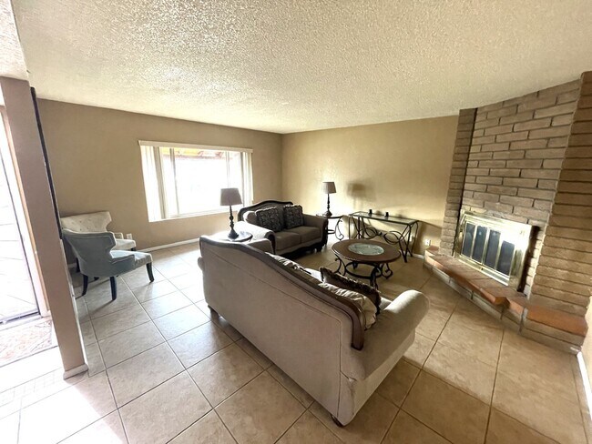 Building Photo - 4705 Pso Del Rico