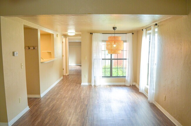 Foto del edificio - ONE MONTH FREE! Rockwood Villas 3 bedroom ...