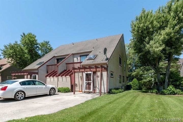 Primary Photo - 2 Cedar Pl