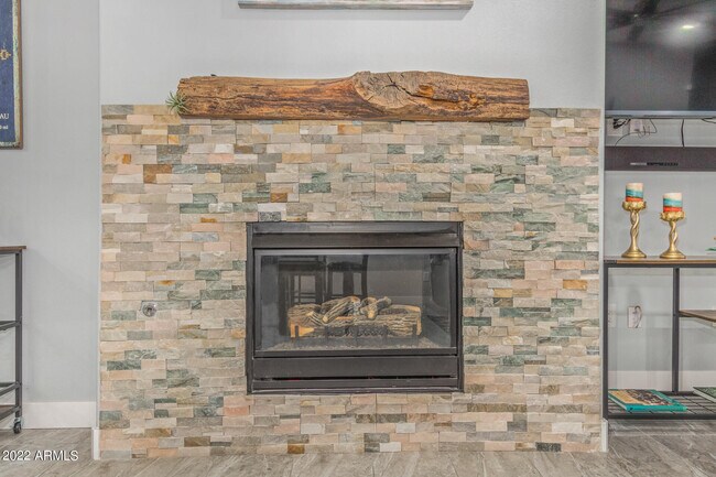 Building Photo - 15221 N Clubgate Dr