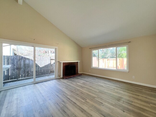 Foto del edificio - Single Level Four Bedroom North Napa Home