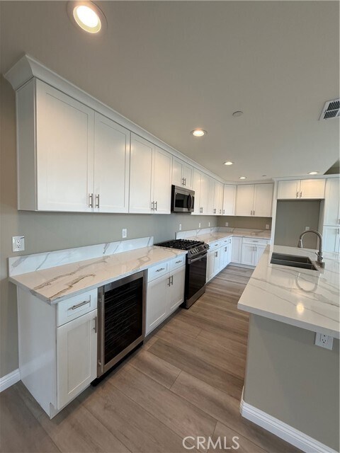 Foto del edificio - 7398 N Maple Ave