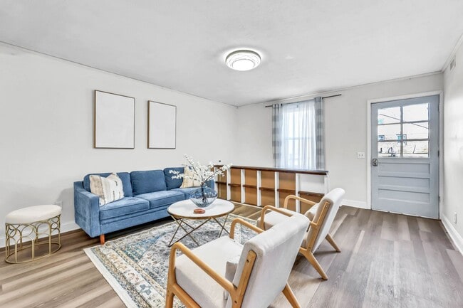 Building Photo - 398 Frontier Ln