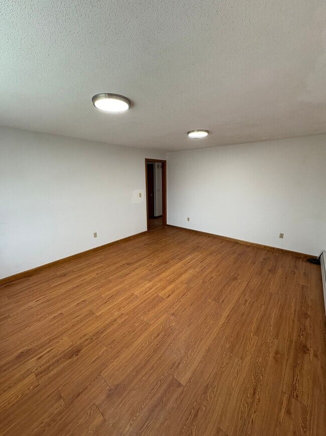 Building Photo - Charming 3BR Duplex in New Britain