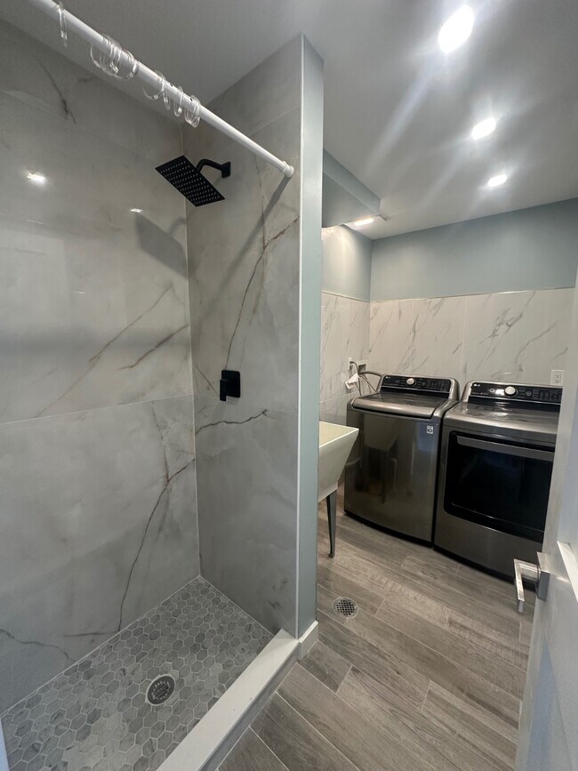 Foto del edificio - 3829 Beechwood Pl