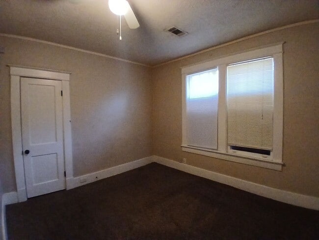 Building Photo - Newly Renovated 1BR/1BA Duplex near U of M