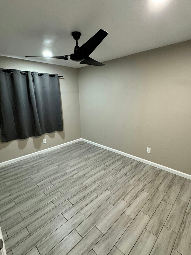 Foto del edificio - 1013 E Commonwealth Pl