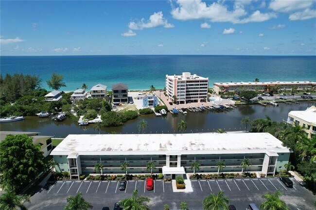 Foto del edificio - 9200 Midnight Pass Rd