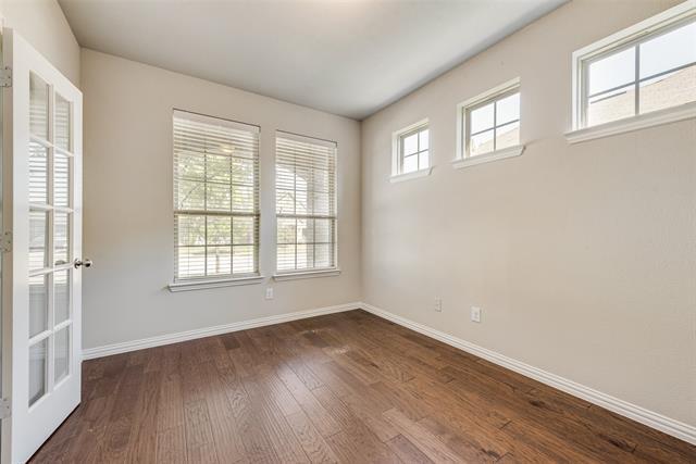 Foto del edificio - 6205 Roaring Creek