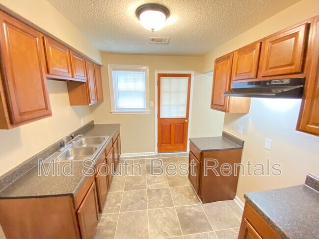 Building Photo - 802 Frayser Dr