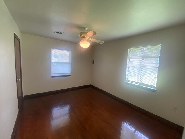 Building Photo - 3 bedroom 1 bath - Bethany Schools