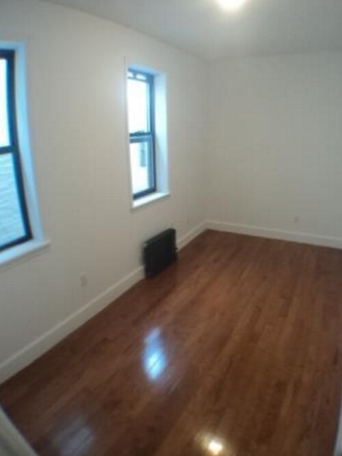 Foto del edificio - 81 E 3rd St