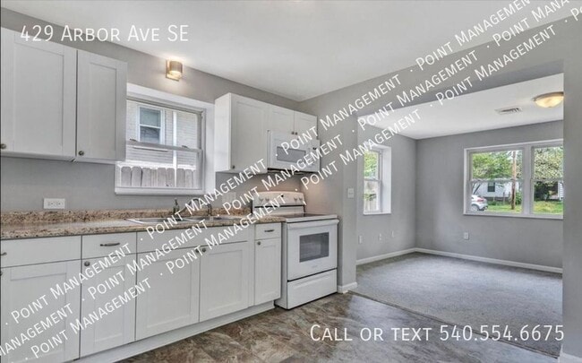 Building Photo - 429 Arbor Ave SE