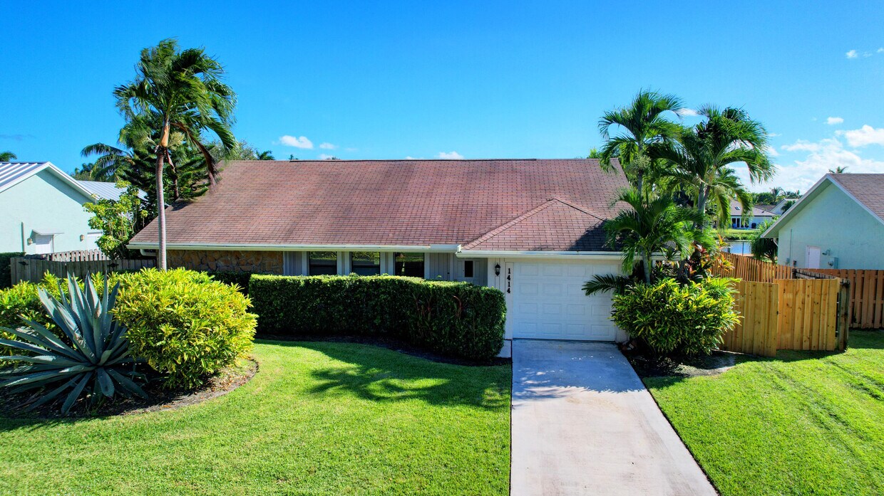 Foto principal - 1414 Cormorant Rd