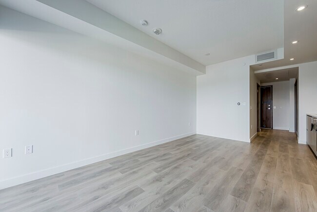 Photo du bâtiment - 95-995 McMahon Dr