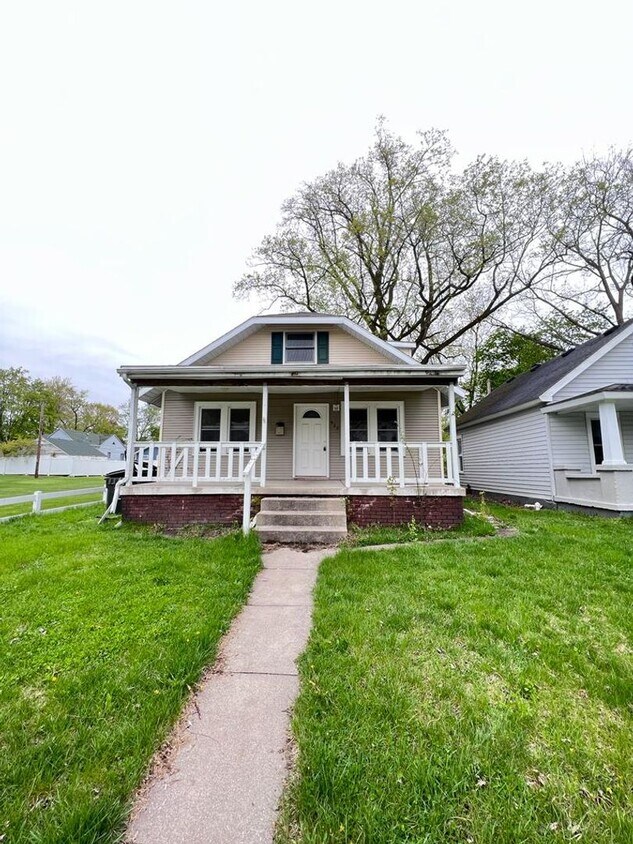 Primary Photo - 922 N Lawrence St